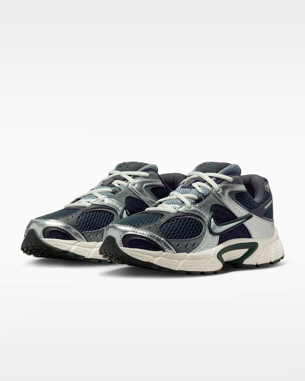 Nike V5 RNR Women's Size 7 Seaweed Metallic Silver HQ7901-300 New with Box